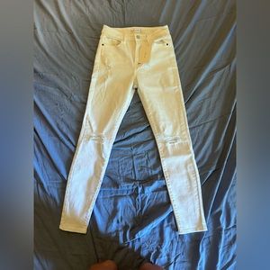 NWT Cello Distressed Skinny Jeans Size 1.